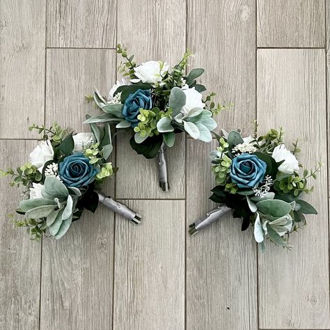 White Bridesmaid Bouquets, Peacock Wedding Bouquet, Teal Wedding Bouquet, Wedding Bouquet Eucalyptus, Teal Wedding Flowers, Dark Teal Weddings, Turquoise Bouquet, Bouquet Eucalyptus, Prom Bouquet