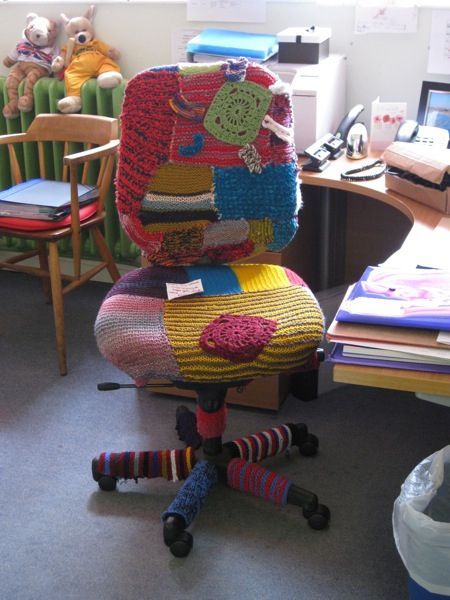 They Yarn Bombed The Head Teacher's Chair! #yarnbomb Chair Crochet, Crochet Chair, Teacher Chairs, Knitting Club, Knitted Items, Work Chair, Crochet Art, Crochet Home, Chair Cover