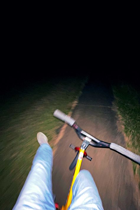 Bmx Aesthetic, Cycling Aesthetic, Bottle Cap Candles, Biking Aesthetic, Bicycle Aesthetic, Bmx Girl, Aesthetic Bike, Skateboard Aesthetic, Urban Bicycle