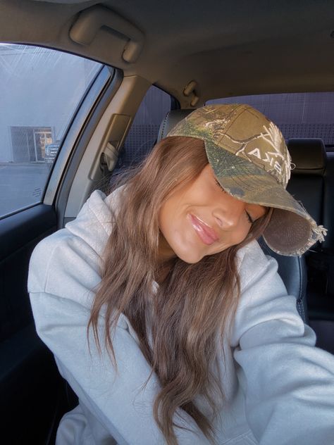 Womens Hunting Hat, Fishing Hat Outfit Women, Army Hat Outfit, Camo Baseball Hat Outfit, Camo Cap Outfit, Stagecoach Hair, Cute Hat Outfits Baseball Caps, Camo Hat Outfits Women, Camo Hat Outfit