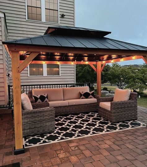 Small Garden Gazebo, Gazebo Ideas Backyard, Small Backyard Decks, Gazebo On Deck, Diy Gazebo, Gazebo Ideas, Hardtop Gazebo, Backyard Gazebo, Backyard Pavilion