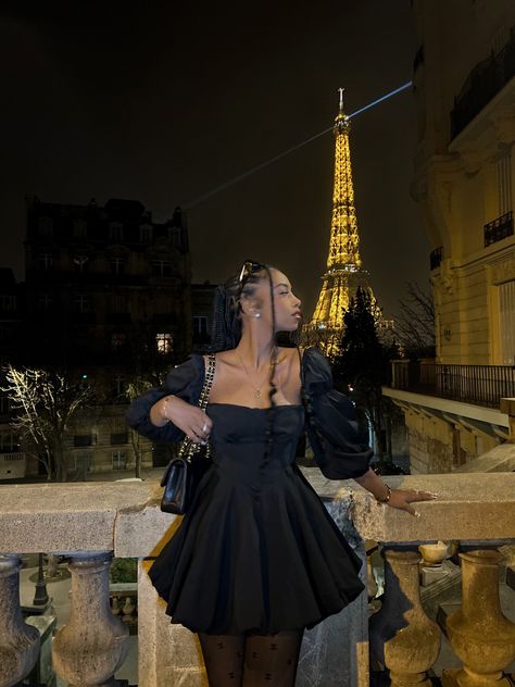 Samira Ahmed, Black Femininity Aesthetic, Lady Of Leisure, Femininity Aesthetic, France Outfits, Parisian Lifestyle, Paris Aesthetic, Board Inspiration, Black Femininity