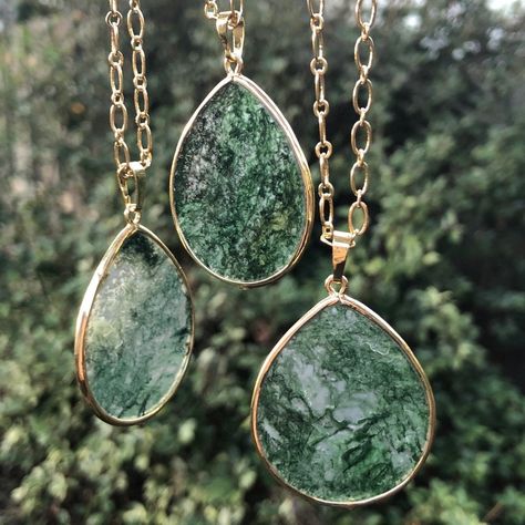 "Boho moss agate crystal slice pendant necklace on a 14K gold plated brass chain. This natural stone teardrop shaped pendant measures approximately 1.5\" in length and 1\" in width. All items come in a signature Estrella & Luna dust bag, carefully boxed, ready to gift or keep! Handmade by Estrella and Luna." Layered Necklaces Boho, Luna Jewelry, Moss Agate Necklace, Cowrie Shell Jewelry, Luxury Boho, Moss Agate Crystal, Raw Stone Earring, Necklace Luxury, Boho Layering