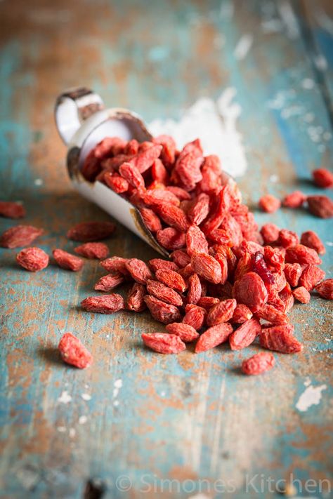 Goji berries - Superfood #1 | insimoneskitchen.com | #stepup #superfoods Berries Benefits, Goji Berries Benefits, Benefits Of Organic Food, Dried Berries, Healthy Food Options, Goji Berries, Raw Food Recipes, Organic Recipes, Food Design