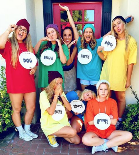 so cute - snow white & 7 dwarfs Kiara Lion King, Funny Group Halloween Costumes, Girl Group Halloween Costumes, Costumes For Work, Best Group Halloween Costumes, Halloween Costumes For Work, Cute Group Halloween Costumes, Bff Halloween Costumes, Hallowen Ideas