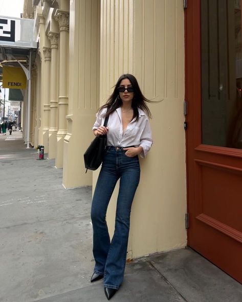 Boss Lady Outfit, Country Concert Outfits, Flare Jeans Outfit, Outfits Con Jeans, Celebrity Casual Outfits, Best Winter Outfits, Effortlessly Chic Outfits, Concert Outfits, Casual Day Outfits