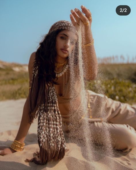 وادي رم, Desert Photoshoot Ideas, Sand Dunes Photoshoot, Dubai Photoshoot, Boho Photoshoot, Desert Photoshoot, Desert Photography, Beautiful Photoshoot Ideas, Arabian Women