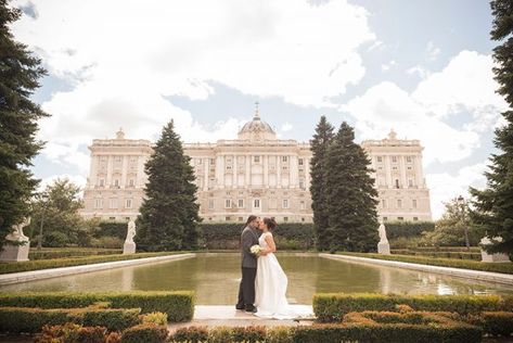 Colossal and intimate elopement in Sabatini Gardens, Madrid Madrid Wedding, Wedding Certificate, Car Tour, Intimate Elopement, Religious Ceremony, Elopement Ceremony, Vow Renewal, Wedding Package, Wedding Photoshoot