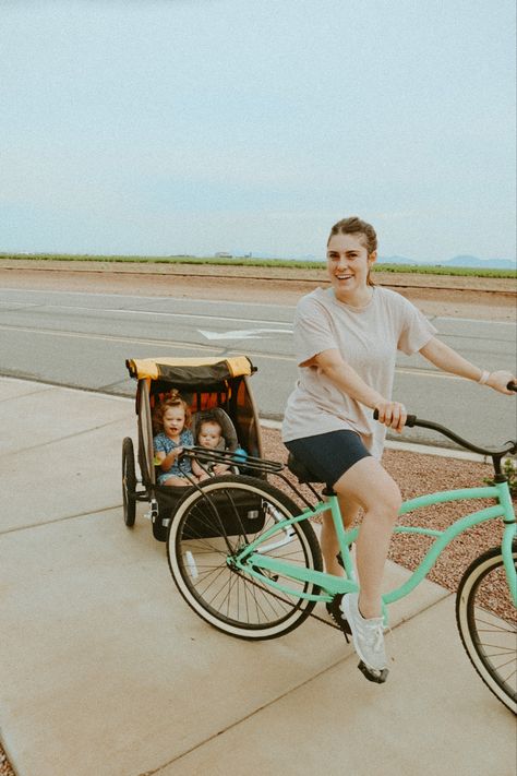 Biking Outfit Women, Bike Riding With Friends, Family Bike Ride Aesthetic, Bike Rides Summer, Bike Ride Aesthetic, Bike With Trailer, Bike Rides With Friends, Family Biking, Family Bicycle