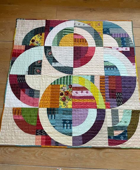 Modern Machine Quilting, Circle Quilt Patterns, Curved Piecing, Drunkards Path Quilt, Drunkards Path, Watercolor Quilt, Modern Quilting Designs, Interlocking Rings, Modern Quilt Blocks