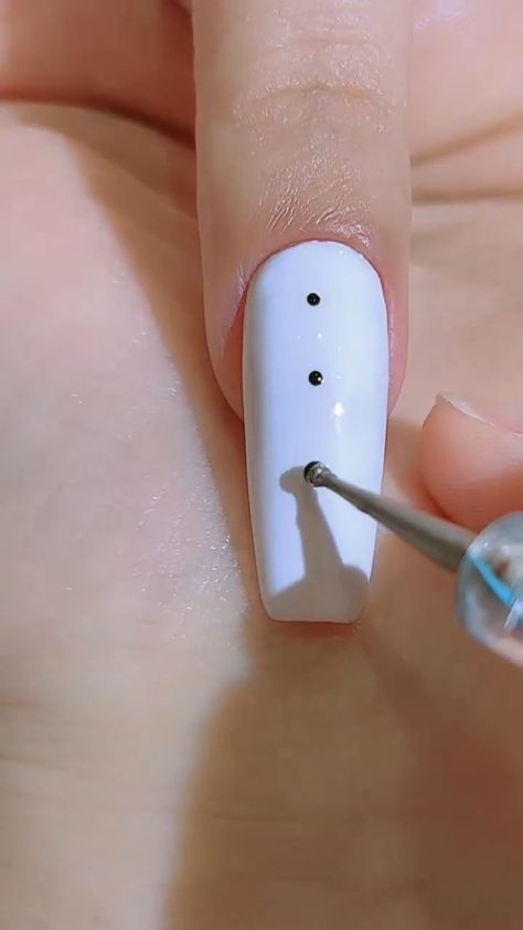 Nail Art Tutorial! Simple Nail Art Videos, Quick Nail Art, Nail Tutorial Videos, Nail Art Diy Easy, Chrome Nails Designs, Nail Designs Tutorial, Art 2024, Nail Art For Beginners, Nail Art Techniques