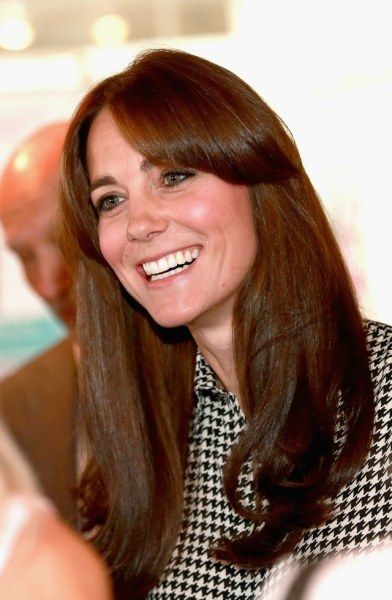 Grow Out Bangs Haircut, Kate Middleton Bangs, Grow Out Fringe, Growing Out Bangs Hairstyles, Grow Out Bangs, Growing Out Fringe, Celebrity Bangs, Diy Hair Hacks, Most Beautiful Hairstyles