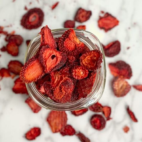 Dehydrate Strawberries, Easy Peel Hard Boiled Eggs, Dehydrated Snacks, Homemade Instant Oatmeal, Dried Apple Rings, Dehydrated Strawberries, Almond Snack, Dehydrating Food, Peeling Hard Boiled Eggs