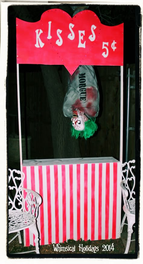 Kissing Booth,Halloween Carnival. ~ CranEvil Games by Whimsical Holidays at Twin Oaks Manor haunt.~ Clowns Halloween Decorations, Scary Carnival, Haunted Carnival, Halloween Camping, Creepy Carnival, Halloween Circus, Casa Halloween, Creepy Halloween Decorations, Halloween Clown