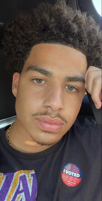 Junior From Blackish, Junior Blackish, Eye Gazing, Marcus Scribner, Fine People, Husband Material, Man Crush Everyday, Men Hairstyles, Smosh