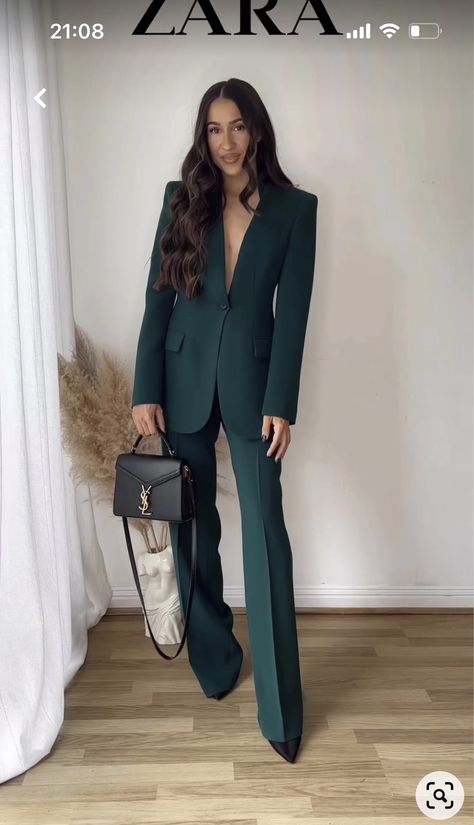 Wide Leg Power Suit, Women Suits For Graduation, Suite Outfits For Women, Graduation Suits Women, Formal Outfits For Graduation, Graduation Outfit Suit Women, Lawyer Suits Women, Green Pant Suit Women, Emerald Green Suit For Women