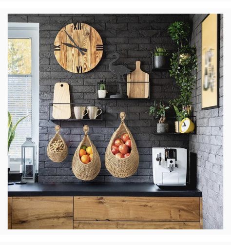 Hanging Garlic Basket, Wall Fruit Basket Ideas, Vermont Kitchen, Fresh Produce Storage, Jute Hanging Basket, Basket On Wall, Garlic Plant, Hanging Baskets Kitchen, Hanging Fruit Basket