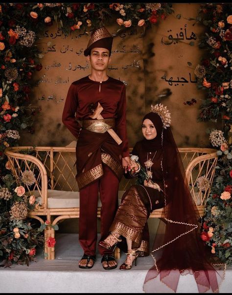 Tema Kahwin Melayu Klasik, Baju Kahwin Klasik, Classic Wedding Malay, Wedding Songket Malay, Wedding Klasik Melayu, Melayu Klasik Tema, Klasik Melayu Wedding, Classic Malay Wedding Theme, Pelamin Klasik Tradisional Melayu