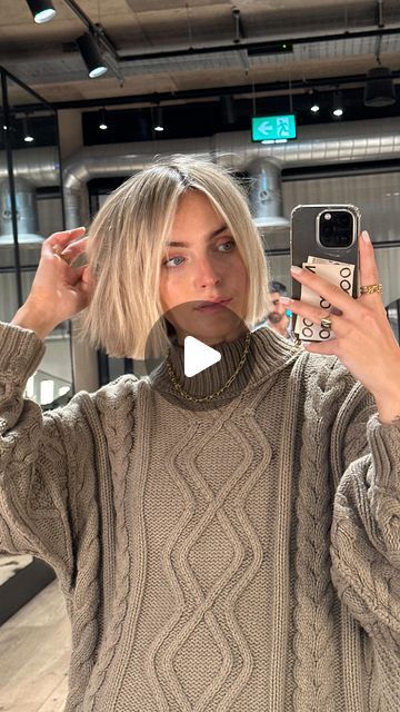 Polly Sayer on Instagram Polly Sayer, Short Bob Styles, Chin Length Haircuts, Short Blonde Bobs, Short Hairstyles Fine, Beach Wave Hair, Corte Bob, Chin Length Hair, Bob Haircut For Fine Hair