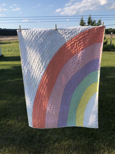 Rainbow Quilts Ideas, Rainbow Quilt Patterns, Freezer Paper Piecing, Aplique Quilts, Baby Stitch, Rainbow Quilts, Kid Quilts, Rainbow House, Baby Rose