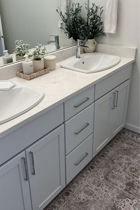 Bathroom Counter Decor Double Sink, Poor Room, My Home Aesthetic, Adu Bathroom, Grey Bathroom Cabinets, Bathroom Canisters, Gray And White Bathroom, House Plans With Pictures, Bathroom Counter Decor