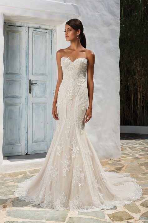 Wedding Dresses Trumpet, Justin Alexander Bridal, Meghan Markle Wedding Dress, Justin Alexander Wedding Dress, Strapless Lace Wedding Dress, Wedding Dress Alterations, Dazzling Dress, Wedding Dresses Cinderella, Flair Dress