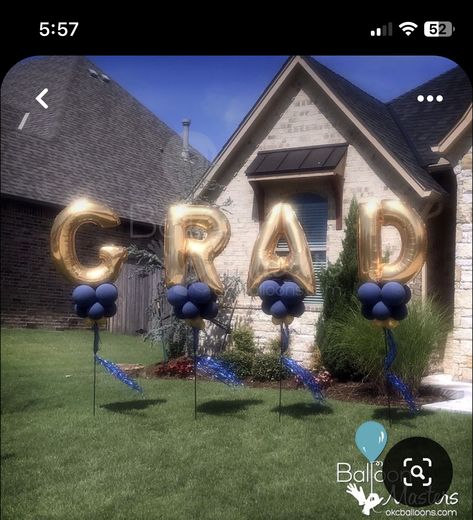 Graduation Decor Outdoor, Class Of 2023 Graduation Decorations, Senior Yard Decorations Ideas, Snhu Graduation Party, Graduation Decor Balloons, Outdoor Party Decorations For Adults, Congrats Grad Balloons, Graduation Yard Party Ideas, 2024 Graduation Party Ideas Boy