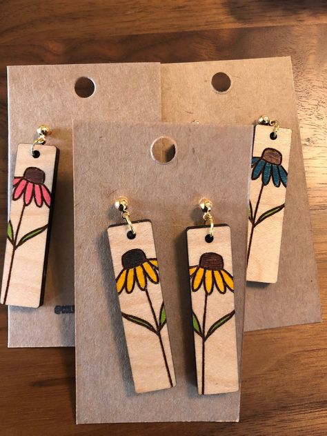 Painted Wood Earrings Ideas, Wood Painted Earrings, Wood And Clay Earrings, Wood Earrings Diy, Cardboard Earrings, Hand Painted Earrings Wood, Burn Wood, Wood And Gold, Making Bracelets With Beads