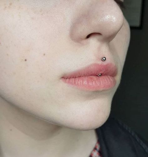 Vertical Medusa Piercing, Dainty Vertical Labret, Jestrum Piercing Lips, Madusa Piercing, Side Lip Piercing, Jestrum Piercing, Piercing Medusa, Upper Lip Piercing, Vertical Labret Piercing