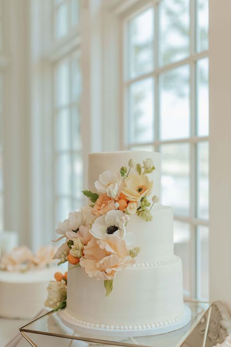 Wedding Cake With Flowers On Top, Simple Wedding Cake Ideas 3 Tier, Wedding Cake Three Tier Flowers, Wedding Cake With Pastel Flowers, 3 Tier White Wedding Cake With Flowers, Wedding Cake Creative, Peach Flower Wedding Cake, Small Three Tier Wedding Cake, Simple Wedding Cake 3 Tier Fresh Flowers