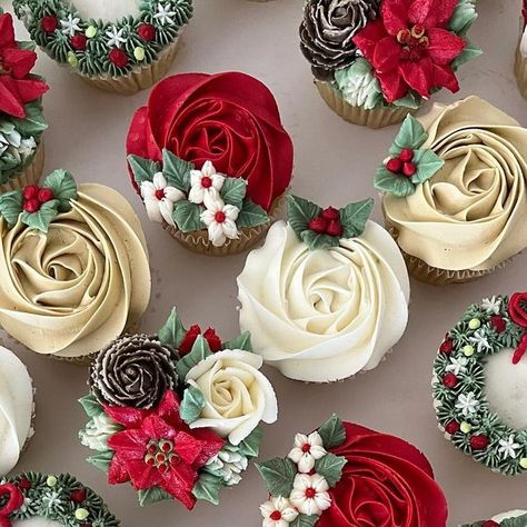 Crumbs! Custom Cupcakes🧁 on Instagram: "FESTIVE FEVER!🎄🧁🌺 Christmas cupcakes mode, activated…! 😅🎄A few of this week’s festive blooms, with the addition of wreaths for the boxed cupcakes! #cupcakes #christmascupcakes #baking#cupcakeart #cakeart #floralcupcakes #festivecupcakes #cupcakebouquet #flowercupcakes #poinsettia #cupcakelove #edibleart #cakedecorating #cupcakegoals#buttercreampiping #cupcakedecorating #buttercreamflowers #edibleflowers #christmasflowers" December Wedding Cupcakes, Winter Flower Cupcakes, Christmas Floral Cupcakes, Christmas Cupcake Bouquet, Christmas Wedding Cupcakes, Xmas Cupcake Ideas, Christmas Cupcake Flavors, Winter Wedding Cupcakes, Boxed Cupcakes