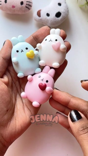 Cute Clay Charms Easy, Clay Easy Crafts, Clay Crafts For Kids Easy Diy, Cute Easy Clay Ideas, Clay Miniatures Diy, Clay Art Easy, Foam Clay Crafts, Foam Clay Ideas, Clay Projects Kids