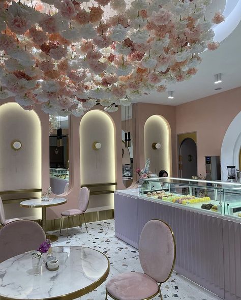 Deco Spa, Pastel Interior Design, Saved Pictures, Patisserie Design, Modern Restaurant Design, Bakery Shop Design, Bakery Interior, Bakery Design Interior, Pastel Interior