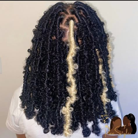 Butterfly Locs With Blonde Highlights, Butterfly Locs Bob With Color, Black And White Butterfly Locs, Butterfly Locs With Highlights, 4c Hair Styles, Locs Ideas, Butterfly Locks, Weave Hairstyles Braided, Braiding Hairstyles