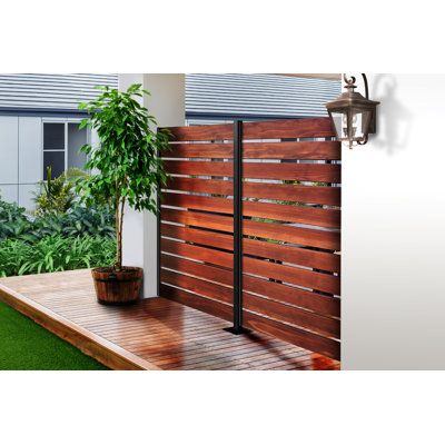 Horizontal Aluminum Fence, Slat Fence Horizontal, Outdoor Slat Wall, Mcm Fence, Wood Privacy Wall, Wooden Privacy Fence Ideas, Apartment Staircase, Horizontal Wood Fence, Wood Privacy Screen