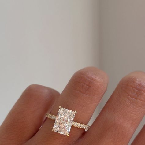 Cullen Jewellery | Custom Engagement Rings on Instagram: "✨ELLIE - RING SETS✨⁠ ​⁠ ​SWIPE 👉 ⁠ ​⁠ ​A gorgeous Radiant Cut Solitaire with Pave Band paired with:⁠ ​⁠ ​💜 Arizona Hammer Set Band⁠ ​💚 Felicity Baguette Band ⁠ ​💖 Lana Accent Band⁠ 🩵 Joanna Pave Band⁠ 💛 Ashton Plain Band⁠ 🤍 Lucy Round Stone Band⁠ 🧡 Chiara Accent Band⁠ ​⁠ ​⁠ ⁠ ​Ring Details:⁠ Ellie Radiant Solitaire ⁠ ​Lab Grown Diamond ⁠ 2.51ct | E | VS2⁠⁠" Gold Engagement Rings With Wedding Bands, Rectangle Cut Engagement Ring With Wedding Band, Hammer Set Wedding Band, Radiant Engagement Ring With Pave Band, Gold Wedding Band With Radiant Cut Engagement Ring, Big Wedding Rings Engagement, Radiant Cut Engagement Ring Gold Diamond Band, Radiant Engagement Ring Pave Band, Radiant Cut Ring With Wedding Band