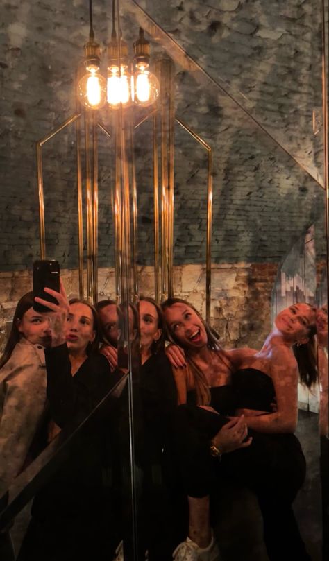 #girlsnightout #party #aesthetic #funny #mirror #selfie #bathroompic Funny Mirror Selfie, Party Mirror, Party Selfie, Aesthetic Funny, Party Aesthetic, Selfie Mirror, Dark Horse, Girls Night Out, House Party