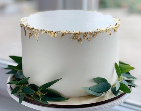 Simple White Birthday Cake, 1 Tier Wedding Cakes, Wedding Cakes One Tier, Cakes Pretty, White Birthday Cake, Cakes Beautiful, White And Gold Wedding Cake, White Birthday Cakes, Confirmation Cakes