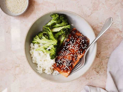 Hoisin-Glazed Salmon with Broccoli and Sesame Rice Horizontal Salmon With Broccoli, Sesame Rice, Side Dishes For Salmon, Healthy Salmon Recipes, Easy Salmon Recipes, Healthy Salmon, Easy Seafood, Salmon Dinner, Healthy Summer Recipes