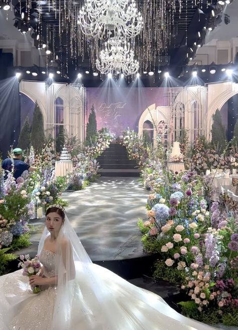 Fairytale Garden Wedding Theme, Korea Wedding Decoration, Korean Wedding Decorations, Wedding Foyer, Indoor Wedding Decorations, Chinese Wedding Decor, White Wedding Decorations, Wedding Hall Decorations, Wedding Salon