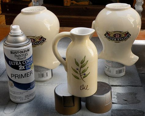 painting ceramic Spray Paint Ceramic, Ceramic Vases Diy, Spray Paint Vases, Spray Paint Furniture, Thrift Store Diy, Paint Ceramic, Ceramic Canisters, Diy Ceramic, Porcelain Lamp