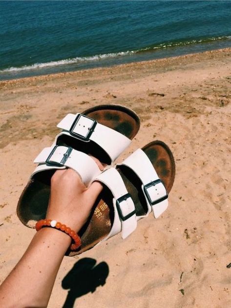 10 Sandals For Your Beach Trip This Summer – Fashion Vsco Shoes, Birkenstock Sandals Outfit, Jesus Sandals, Tokyo Street Fashion, Sandals Outfit, Shoe Inspo, Birkenstock Sandals, Cute Sandals, Soft Grunge