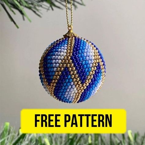 Free beading design with a New year ball designed by Elena Pegasova. Beading Patterns Free Tutorials, Christmas Beads Craft, Free Beading Tutorials, Beaded Christmas Decorations, Beaded Ornament Covers, Free Cross Stitch Patterns, Crochet Ornament Patterns, Holiday Beading, Bead Crochet Patterns