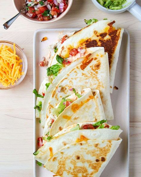 The Chicken Taco Tortilla Hack Courtesy Of Tik Tok Taco Tortilla, Tortilla Hack, Beach Snacks, Chicken Wrap Recipes, Beach Dinner, Shredded Chicken Recipes, Chicken Taco, Cooking Chicken To Shred, Beach Meals