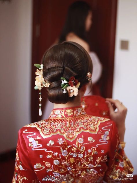 Chinese Hair Bun, Tea Ceremony Hair, Intricate Hairstyles, Short Bridal Hair, Wedding Hair Up, Beautiful Buns, Traditional Hairstyle, Chinese Hair Accessories, Bridal Hair Buns