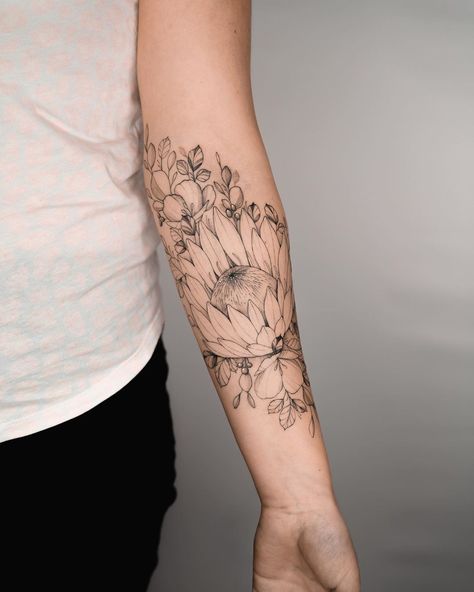 Arm Tattoo Flowers, Flowers And Mandala, Floral Arm Tattoo, Shoulder Tats, Wrap Tattoo, King Protea, Instagram King, Flower Sleeve, Botanical Tattoo