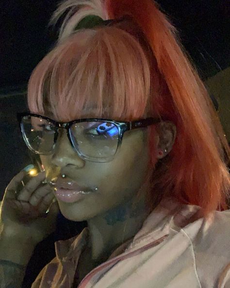 summer walker Long Hairstyle Ideas, Celebrity Selfies, Summer Walker, Medusa Piercing, Long Hairstyle, Hiphop Music, Cute Piercings, Female Rappers, Women Hairstyles