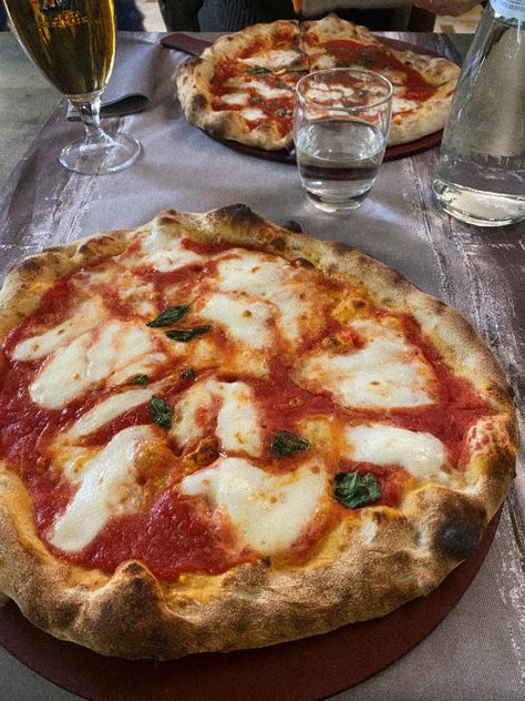 Napoleon Pizza, Pizza Aesthetic, Classic Pizza, Pizza Margherita, Food Babe, Healthy Food Motivation, Instagram Food, Food Obsession, Pretty Food