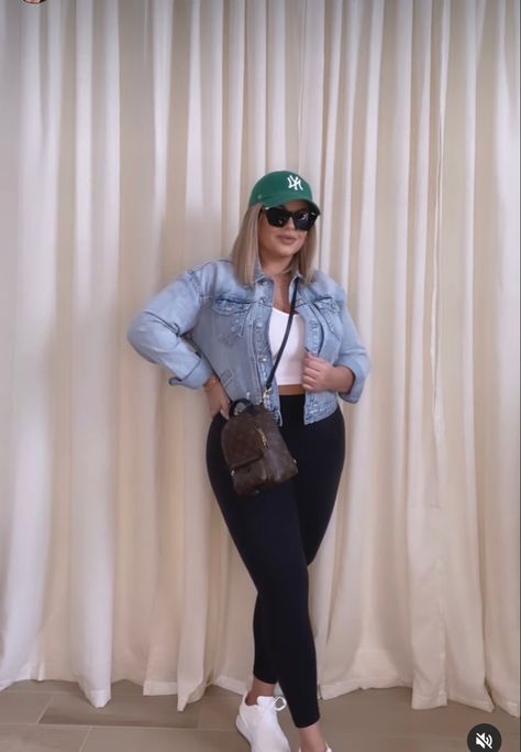 Sporty Jeans Outfit Sneakers, Sporty Everyday Outfits, Fall Outfits 2022 Trends Midsize, Sporty Outfits Summer Plus Size, Moda Curvy 2022, Lunch Date Outfit Ideas Casual, Plus Size Baseball Game Outfit, Casual Summer Outfits Plus, Curvy Fall Outfits 2022