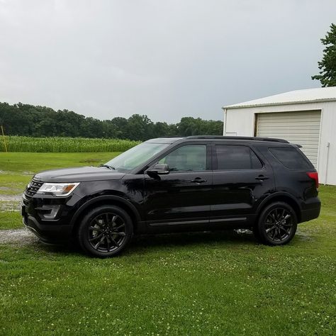 i think i need this ! Blacked Out Ford Explorer, Black Ford Explorer, Fbi Car, 2017 Ford Explorer Sport, Ford Explorer 2017, 2018 Ford Explorer, 2017 Ford Explorer, Explorer Ford, Ford Edge Sport